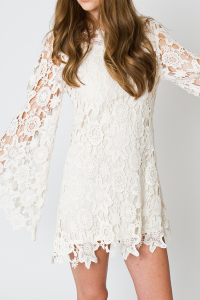 close-up-detail-hippie-bell-sleeve-lace-dress