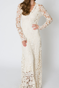 close-up-lace-dress-with-sleeves