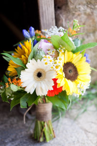 bohemian-wedding-flowers-for-a-hippie-bride