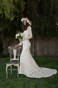 simple-elegant-lace-wedding-dress-sheer-long-sleeves-stretch-skin-fit