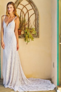 plunge-front-lace-backless-wedding-dress