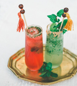 colorful-wedding-cocktails-perfect-for-laid-back-bohemian-wedding