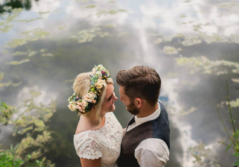 A Laid-Back UK Bride and her Vintage Style Boho Wedding