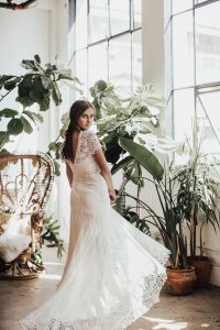 azalea-vintage-style-lace-wedding-dress