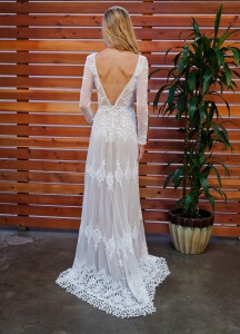 backless-lace-long-sleeved-dress-in-casual -wedding-dresses