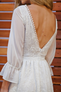 detailed-shot-dreamers-and-lovers-raven-bohemian-wedding-dress