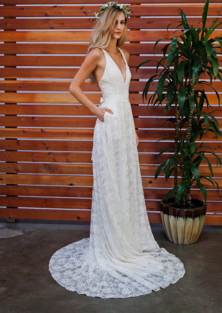 Romantic Backless  Silk  Wedding  Dress  Dreamers and Lovers