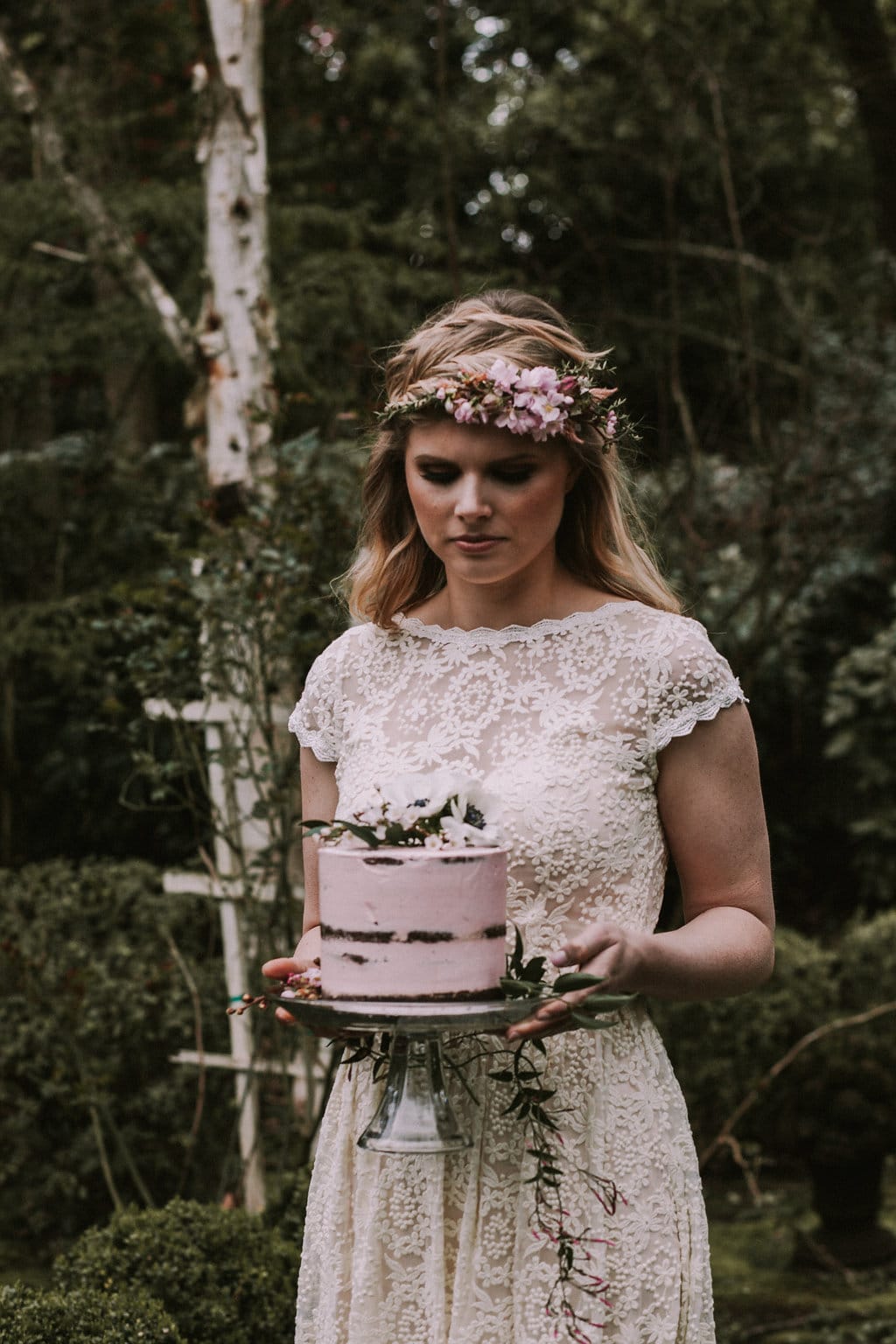 moody-romantic-bohemian-wedding-shoot-with-the-most-beautiful-pink-naked-cake-and-simple-wedding-dresses