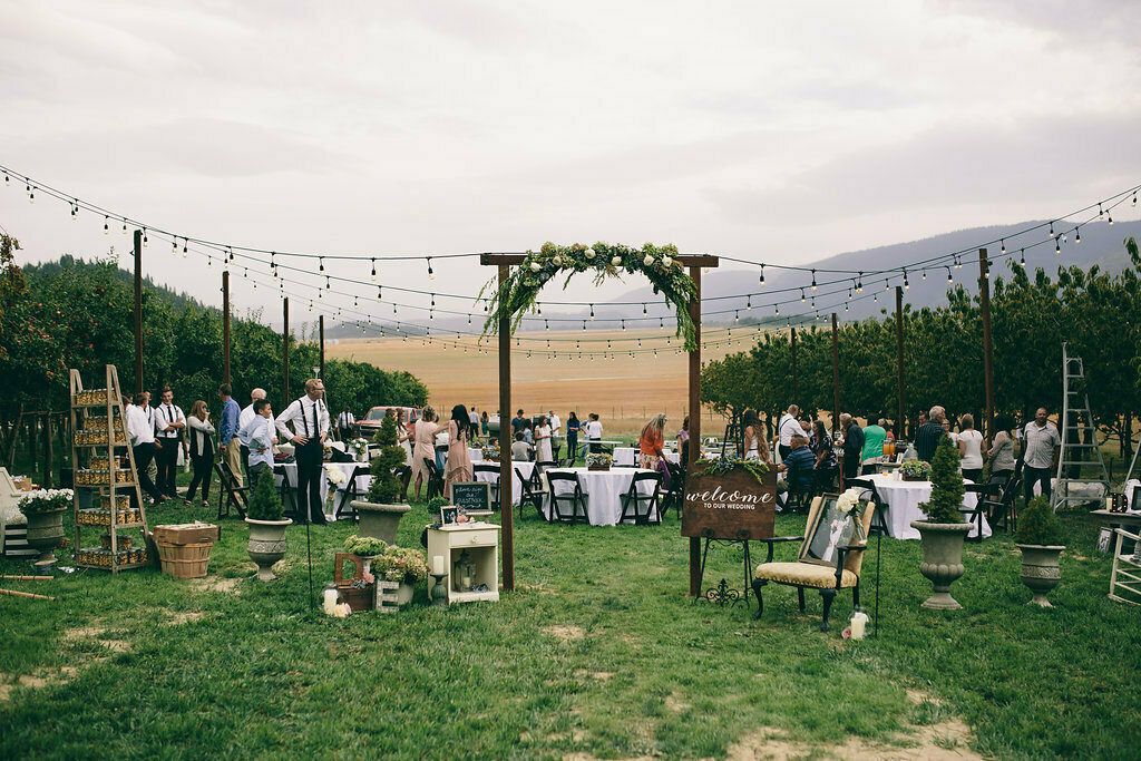 lizzy-and-dan-magical-outdoor-laidback-bohemian-wedding