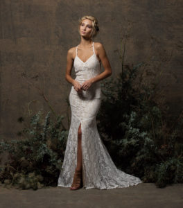 off-white-stretch-lace-dress-sleeveless-with-front-slit-backless-for-beach-wedding