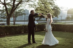 the-first-dance-in-the-grass-gorgeous-bohemian-wedding-inspiration