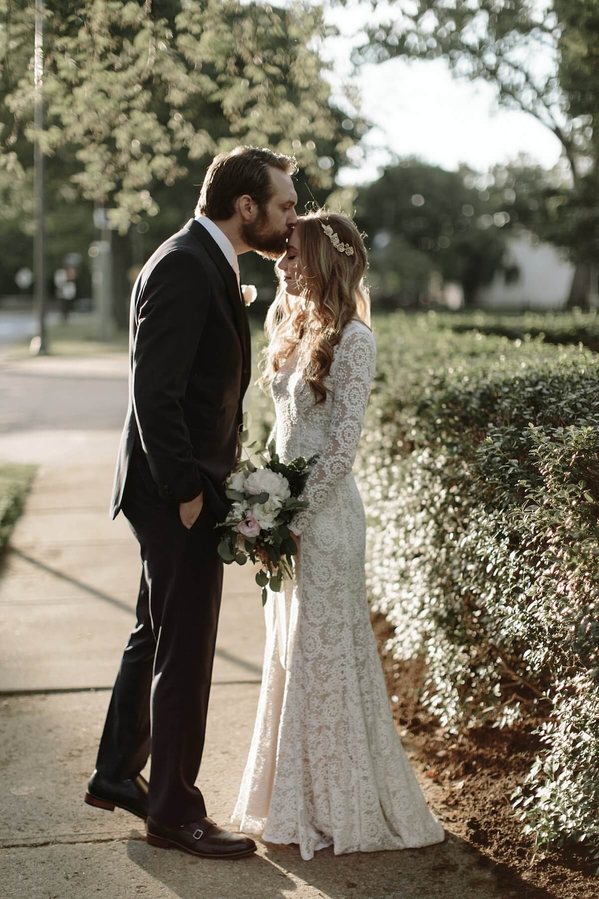 the-forehead-kiss-newly-weds-at-the-glidden-house-boho-wedding-inspiration