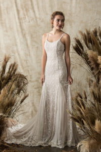 dreamy-lace-backless-wedding-dress-with-silk-godet-at-front-back-long-train