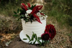 Simple-floral-topped-wedding -cake