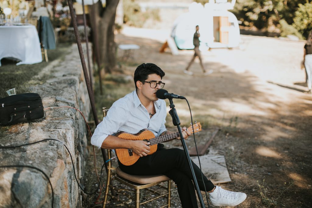 wedding one-man-band -at-bride-Amanda's-wedding-at-Condors-nest-Ranch