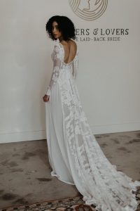 Savannah-rustic-lace-wedding-dress