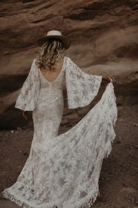 bell-sleeve-lace-ttrumpet-wedding-dress
