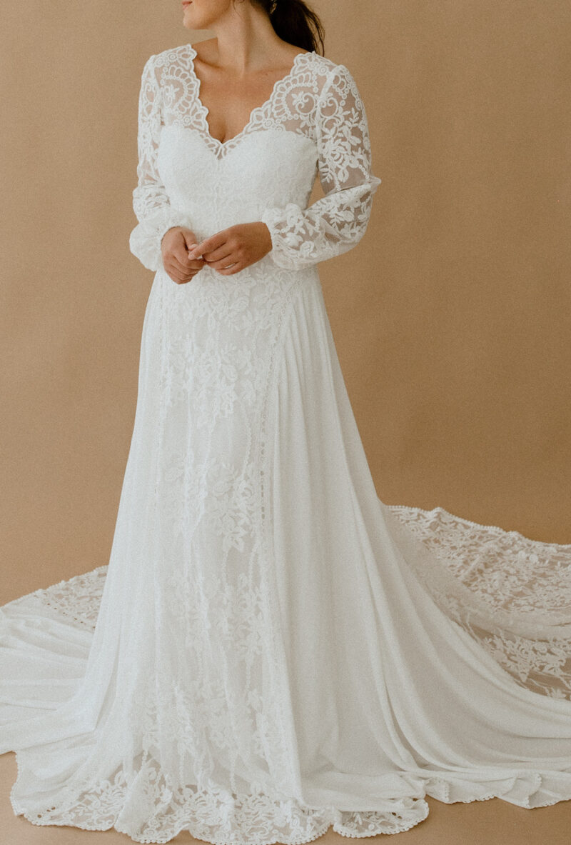 Jasmine-boho-wedding-dress-flowy-skirt-balloon-sleeve-lace-and-crepe