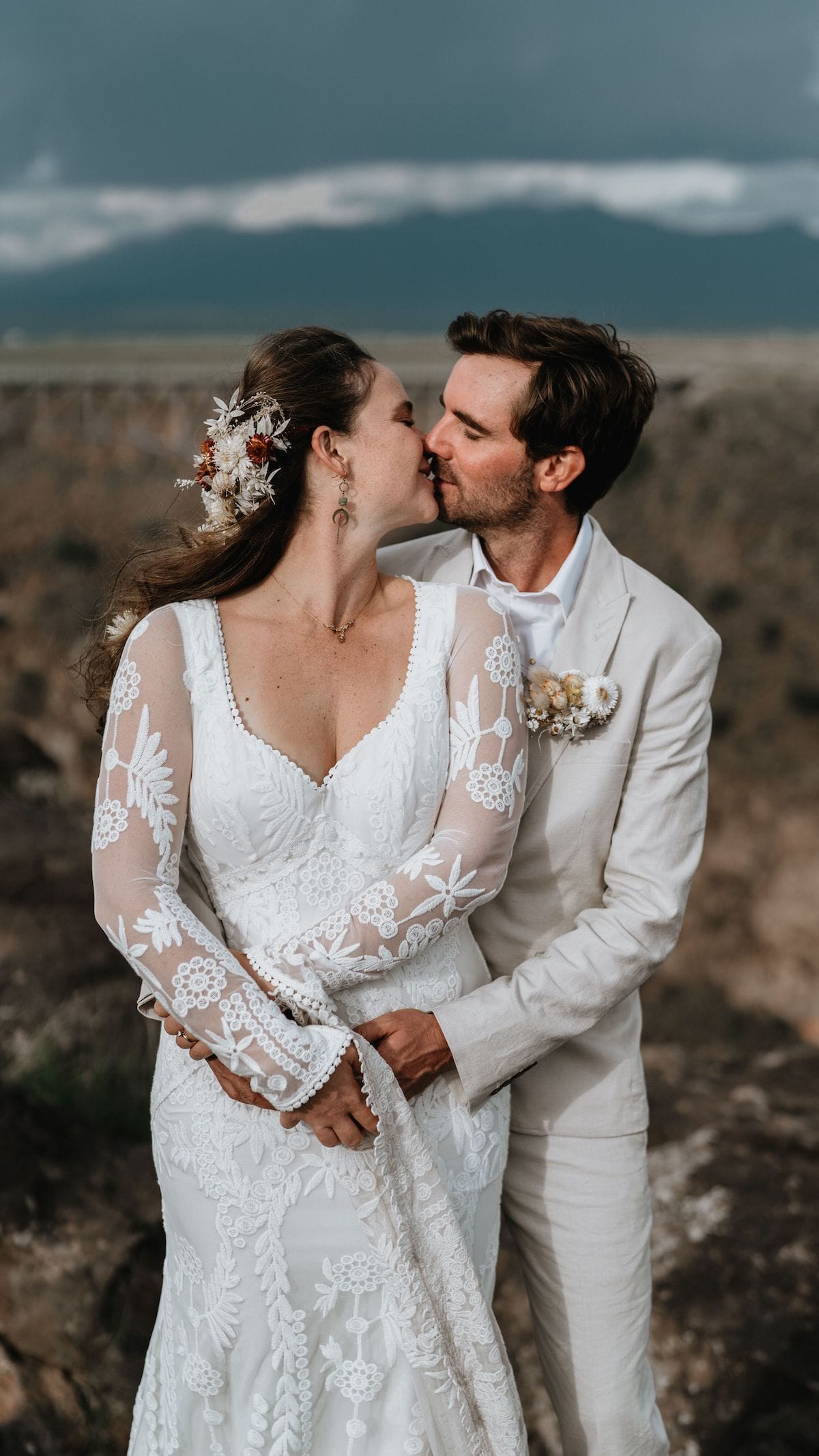 The-couple-wed-in-Taos-New-Mexico-in-a-nature-filled-outdoor-ceremony