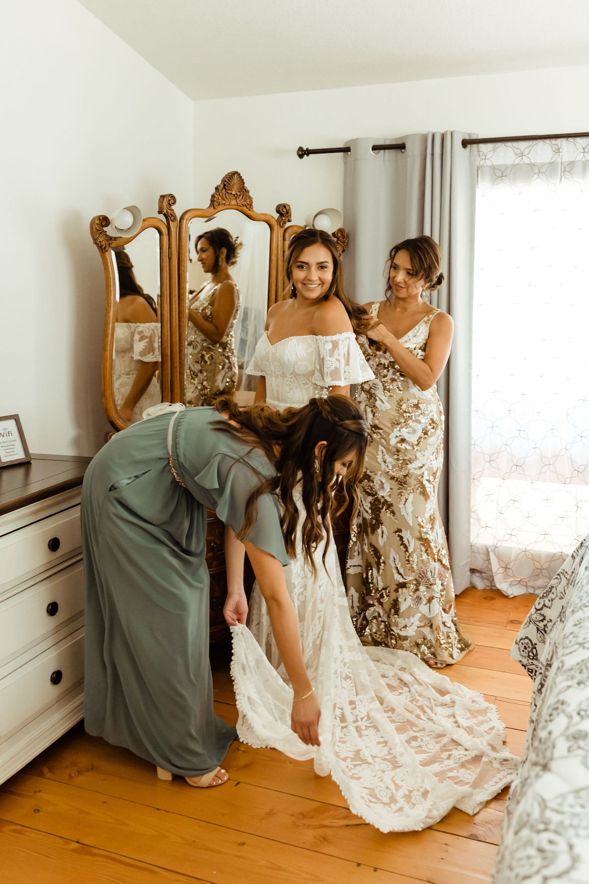 Bride-Emily-with-Mom-and-Bridesmaid