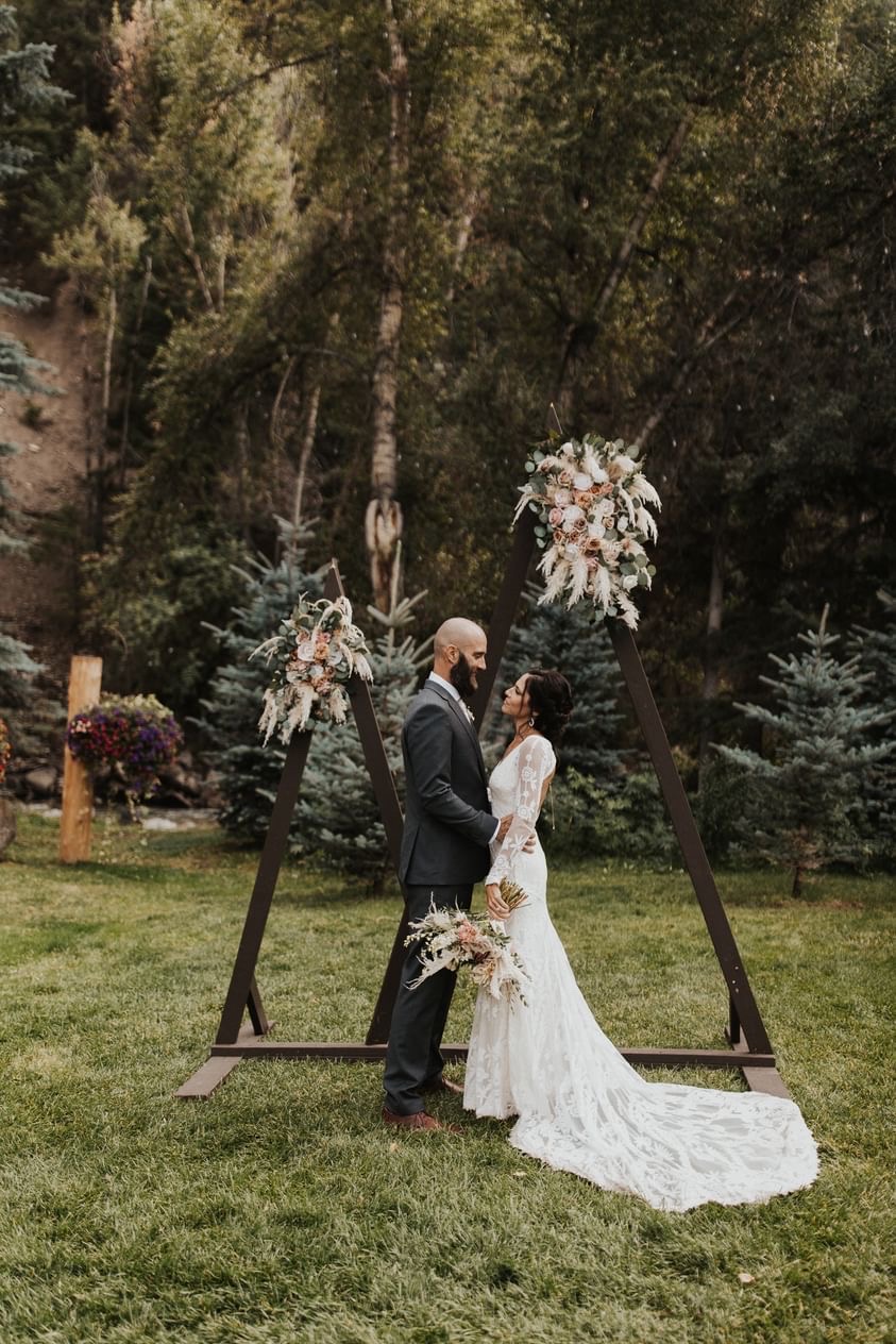 An-outdoor-nature-Colorado-boho-wedding