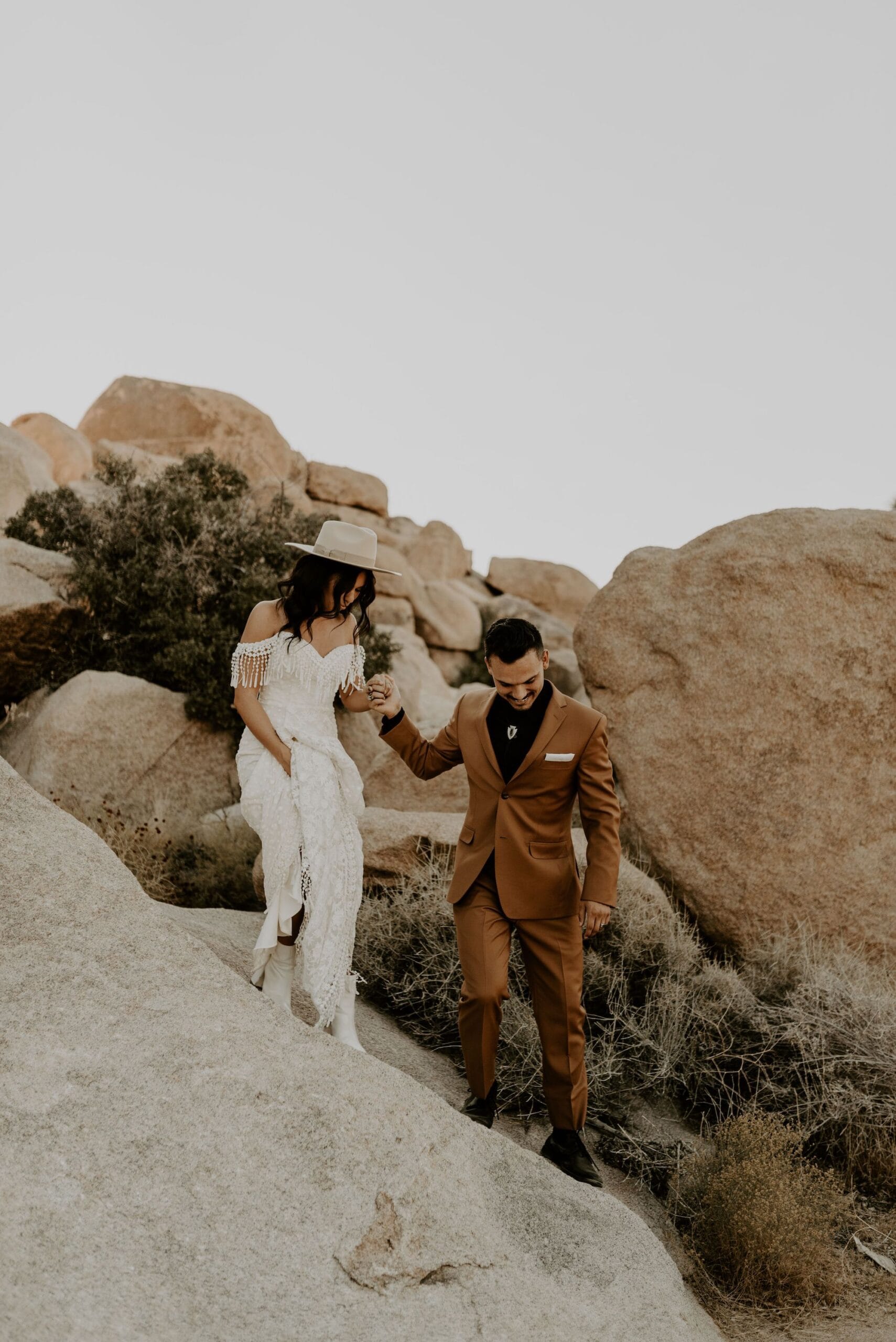 hand-in-hand-eloping-in-Joshua-Tree