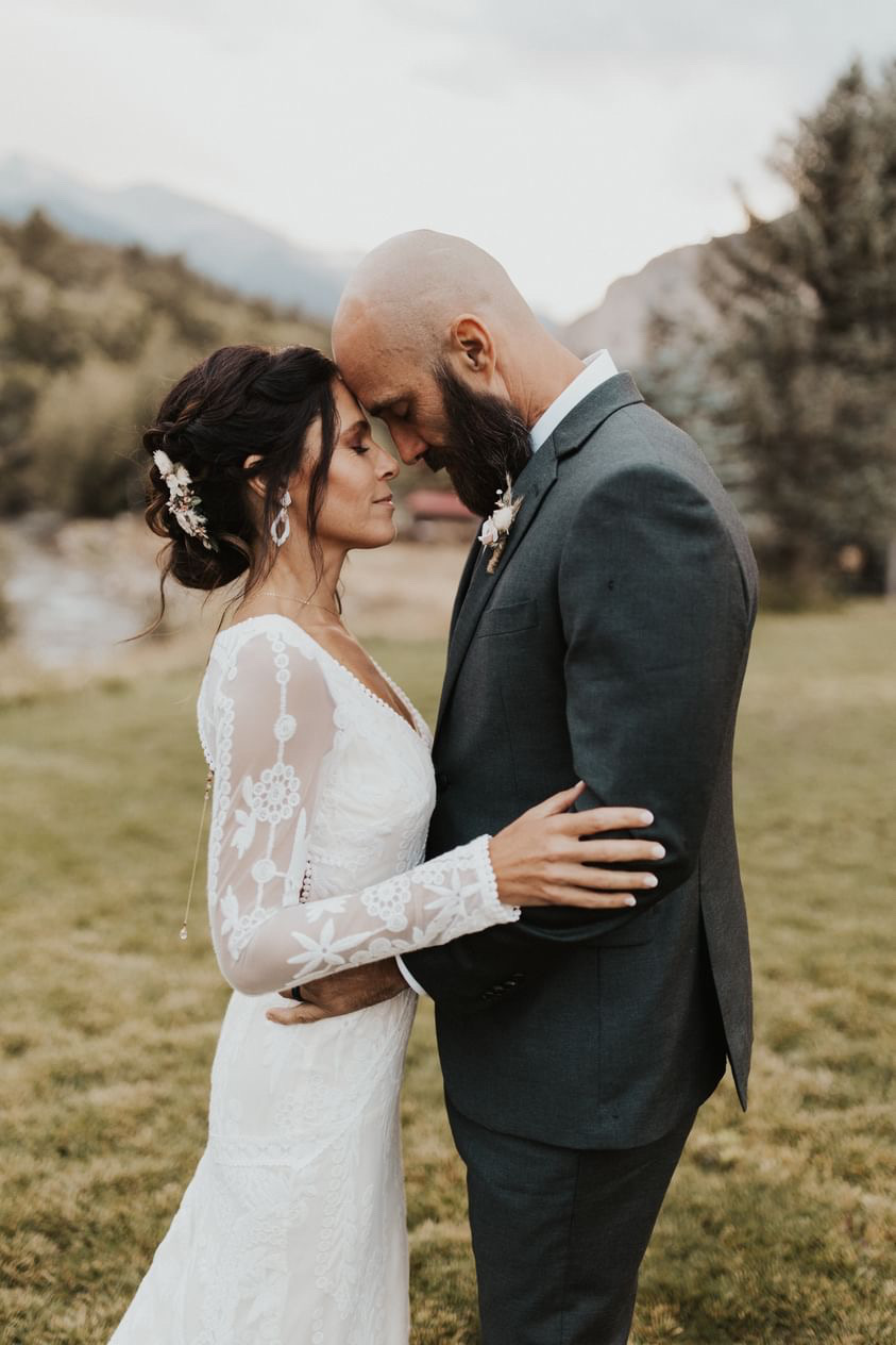 A-Boho-outdoor-Colorado-wedding