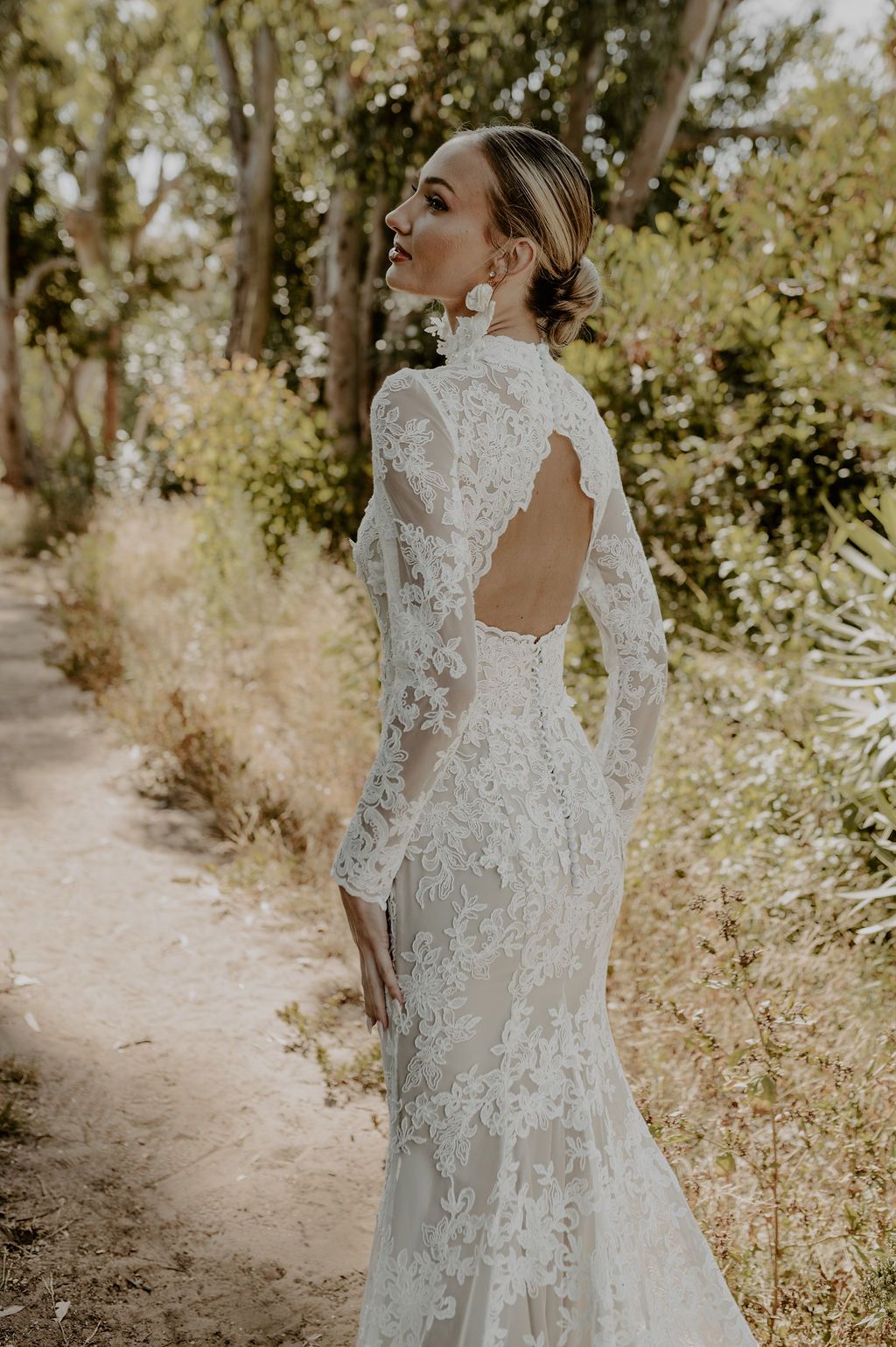 65+ Stunning High-Neck Wedding Gowns | High neck wedding gown, Long sleeve wedding  dress lace, Romantic wedding gown
