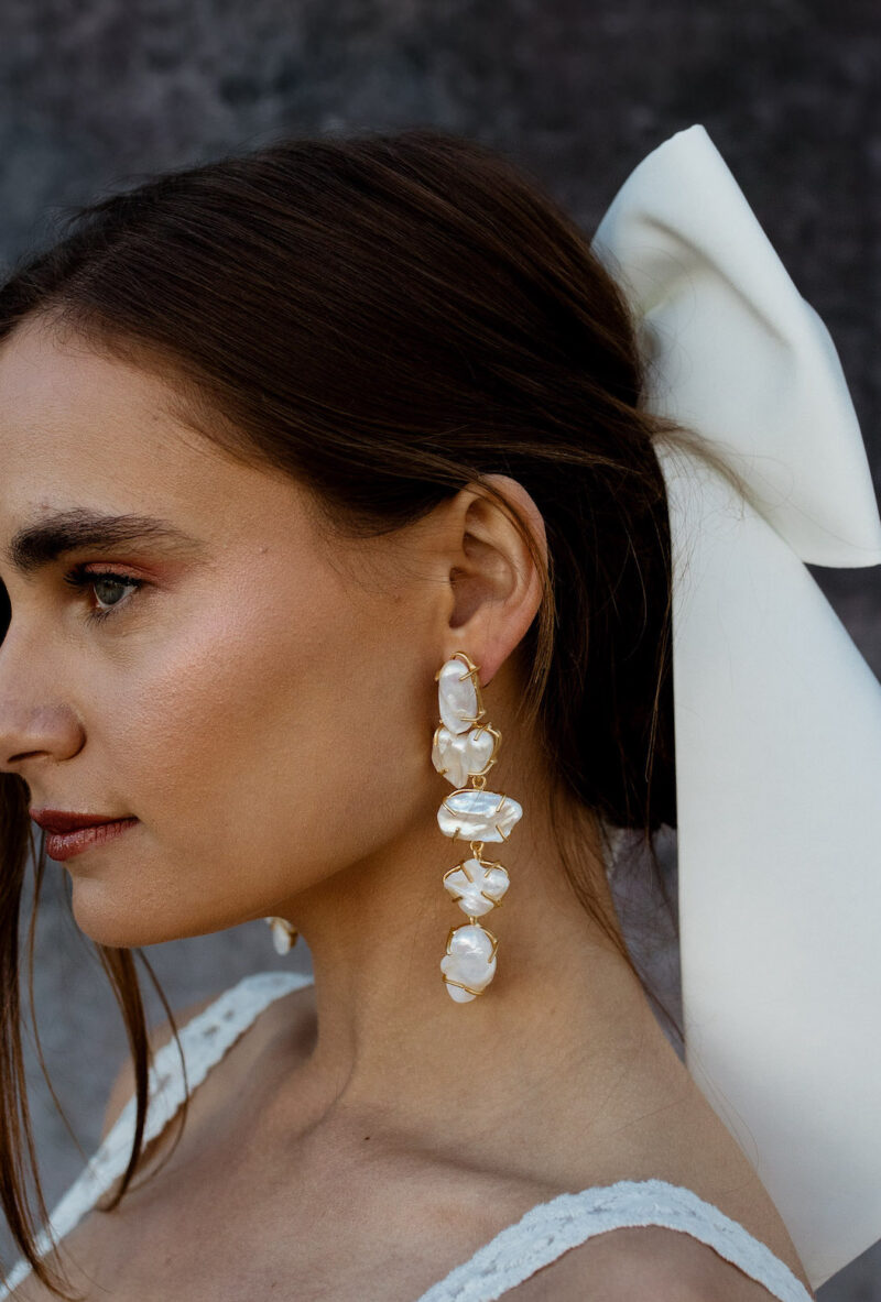 shop-the-Astrid-baroque-pearl-drop-earrings-for-the-romantic-bride