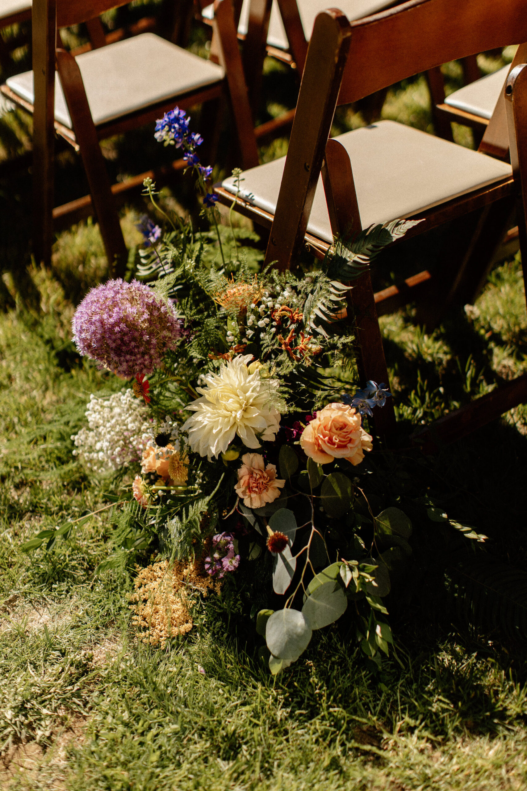 dreamy-aisle-florals-at-this-outdoor-boho-wedding