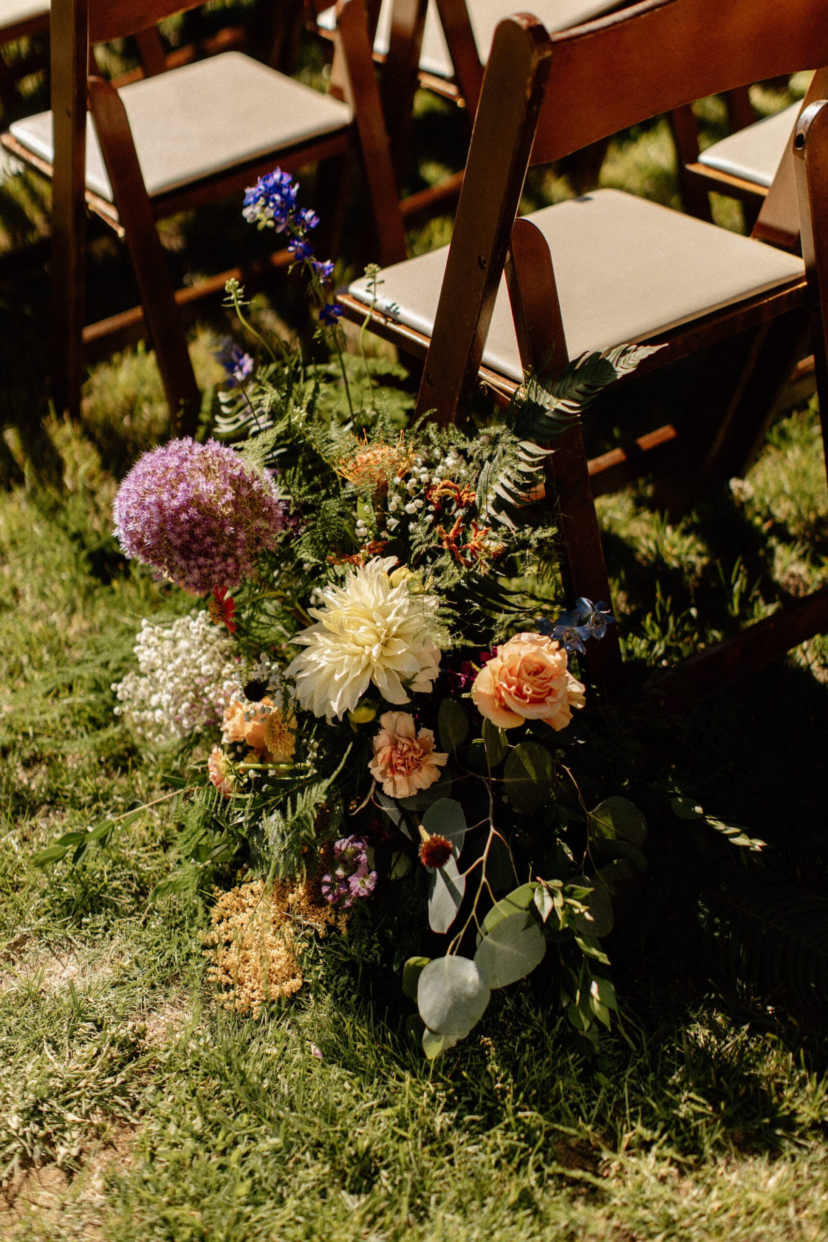 dreamy-aisle-florals-at-this-outdoor-boho-wedding