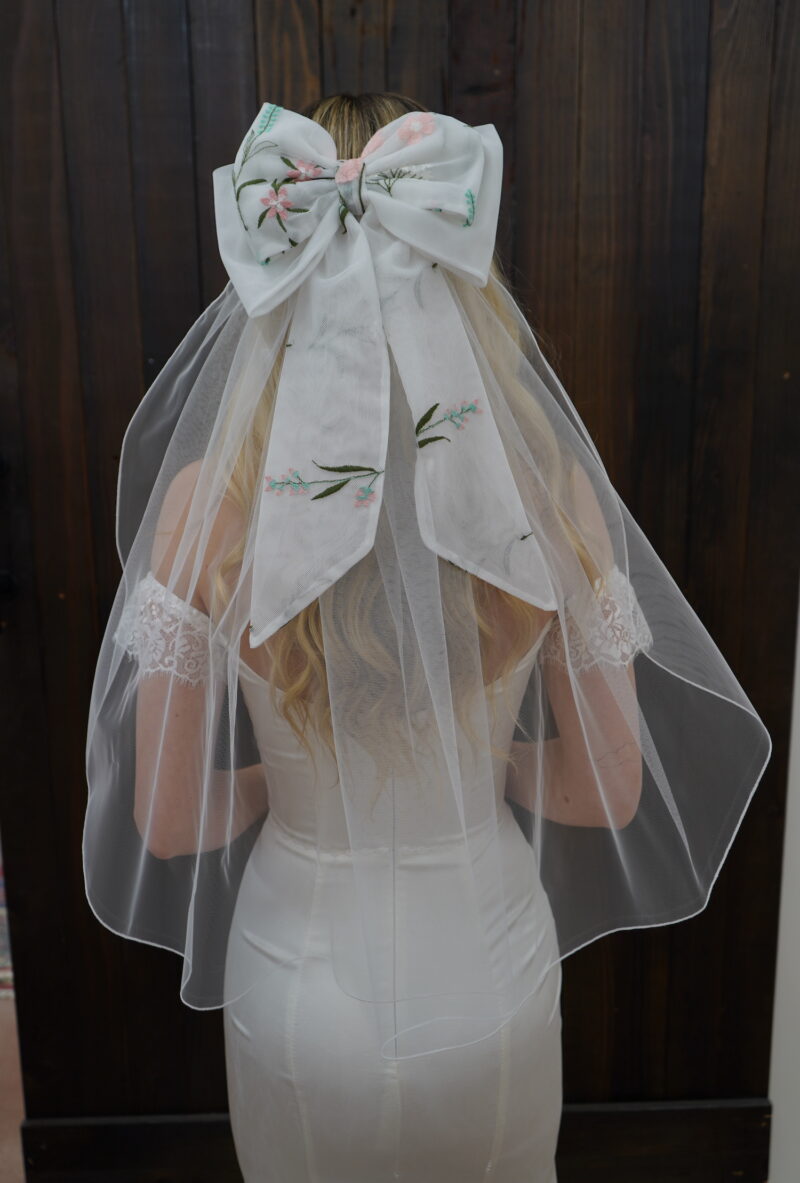 Lily-wedding-veil-with-lace-bow