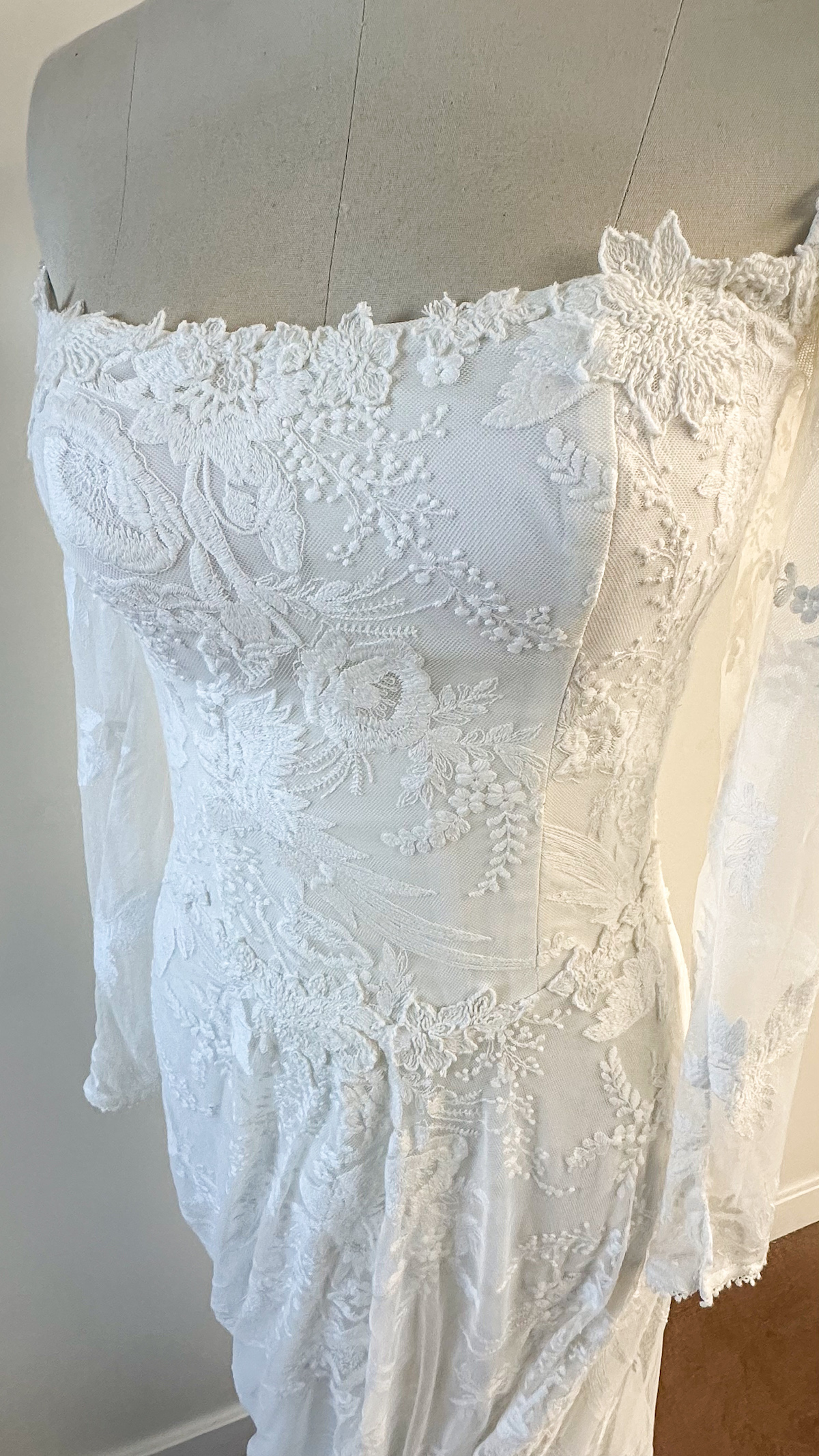 Sonnet-Romantic-Lace-Wedding-Dress-Details-bohemian-nature-details-bridal-gown
