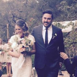 Bride Sarah
<br />
Dress Agnes bride-sarah-wearing-agnes-lace-dress