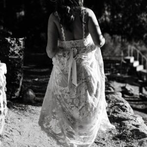 Real barefoot bride wearing a flowy lace wedding dress | Soulful bridal experience